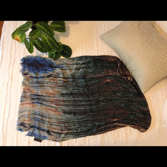 Lightweight Kenneth Jay lane scarf - Picture 3 of 5